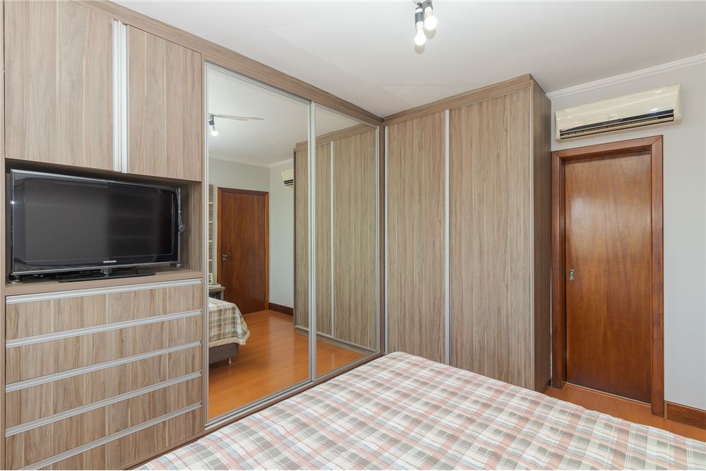 Casa à venda com 3 quartos, 300m² - Foto 10