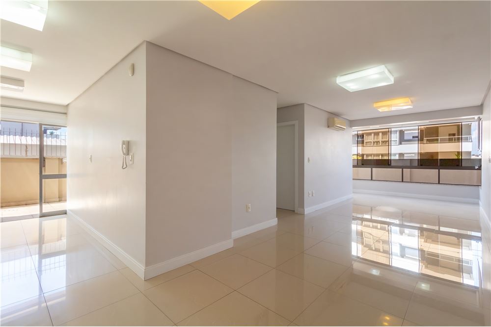 Apartamento à venda com 2 quartos, 104m² - Foto 1