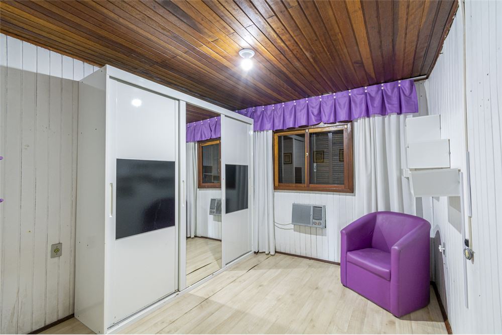 Casa à venda com 4 quartos, 200m² - Foto 3