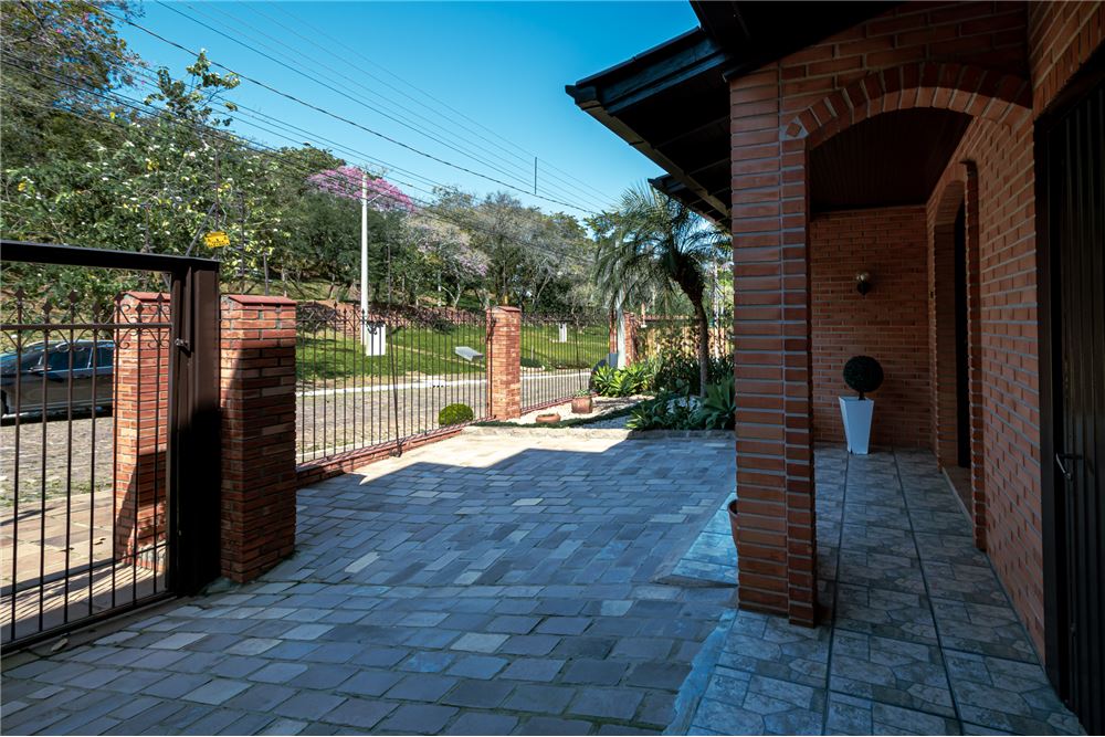 Casa à venda com 3 quartos, 360m² - Foto 2