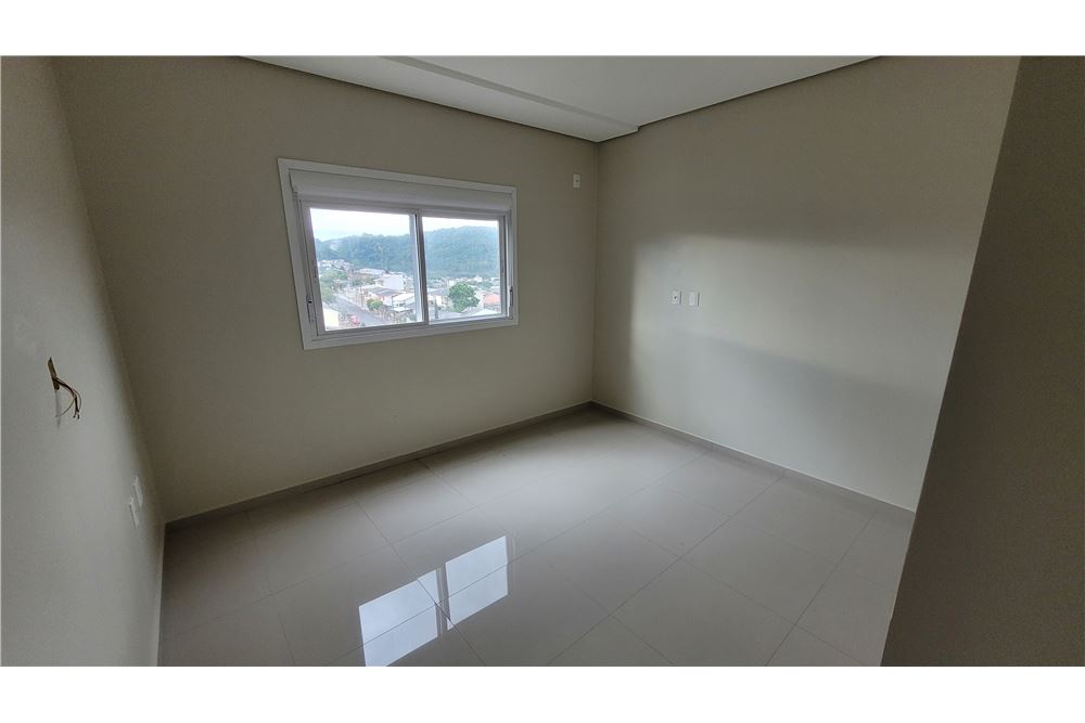 Apartamento à venda com 1 quarto, 180m² - Foto 2