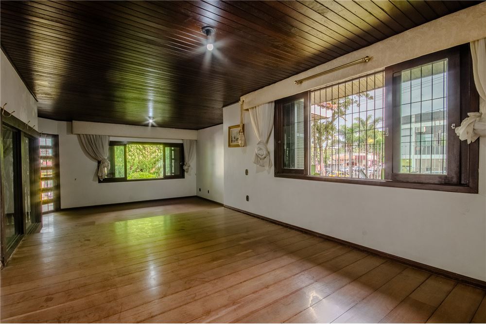 Casa à venda com 3 quartos, 1100m² - Foto 3