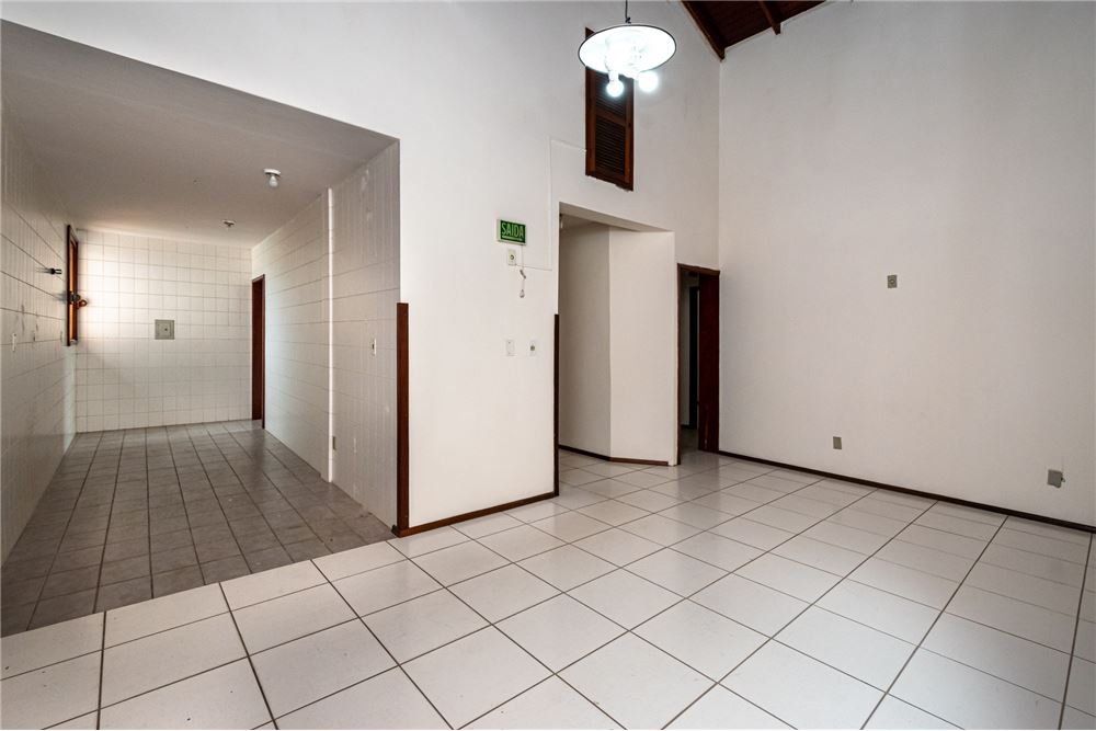 Casa à venda com 2 quartos, 372m² - Foto 25