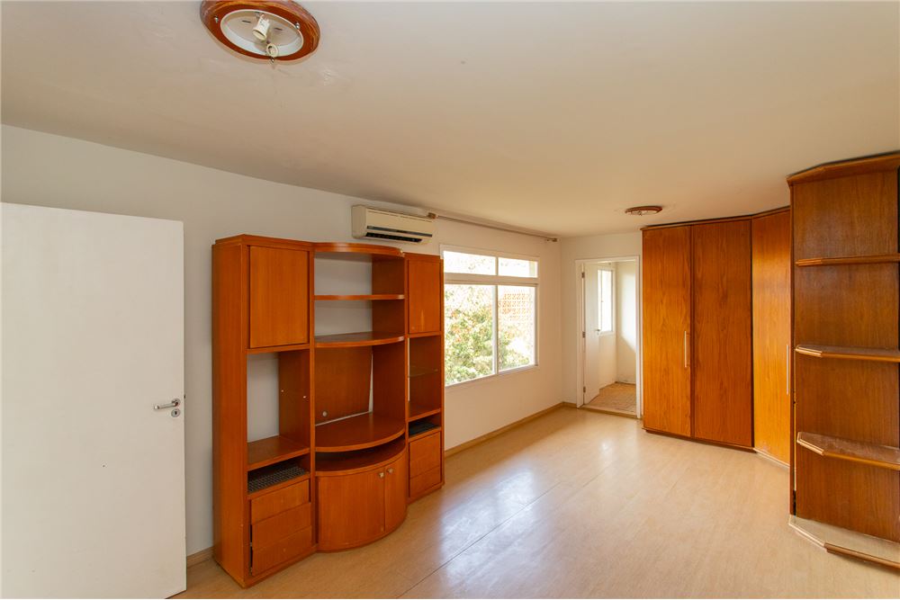 Casa à venda com 4 quartos, 266m² - Foto 18