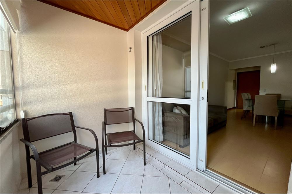 Apartamento à venda com 3 quartos, 73m² - Foto 4