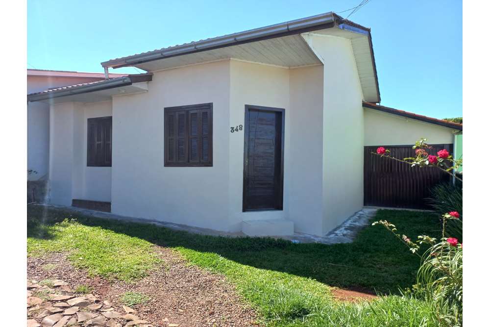 Casa à venda com 2 quartos, 190m² - Foto 1