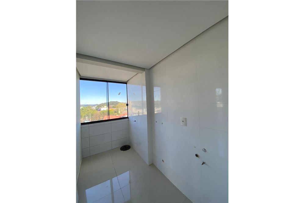 Apartamento à venda com 3 quartos, 225m² - Foto 3