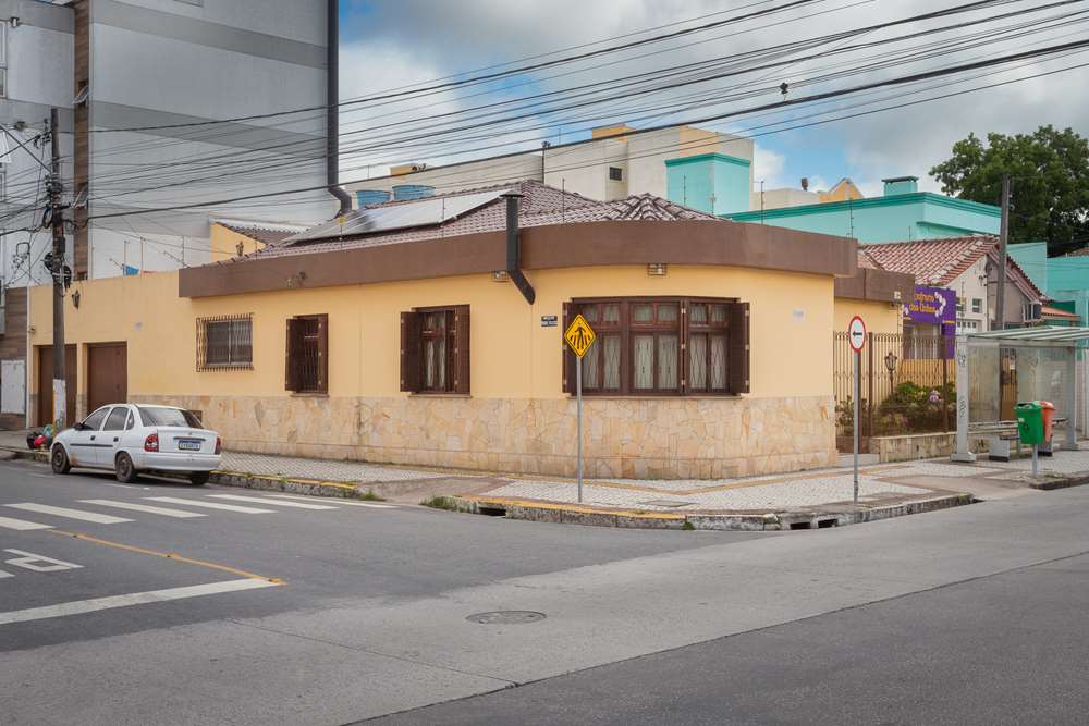 Casa à venda com 4 quartos, 260m² - Foto 1