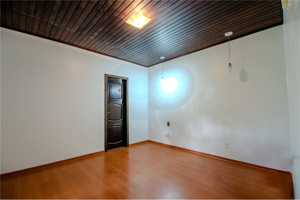 Casa à venda com 3 quartos, 1100m² - Foto 17