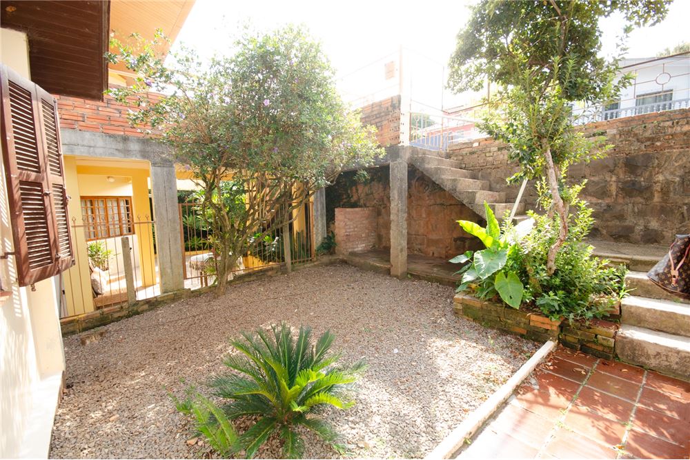 Casa à venda com 2 quartos, 300m² - Foto 3