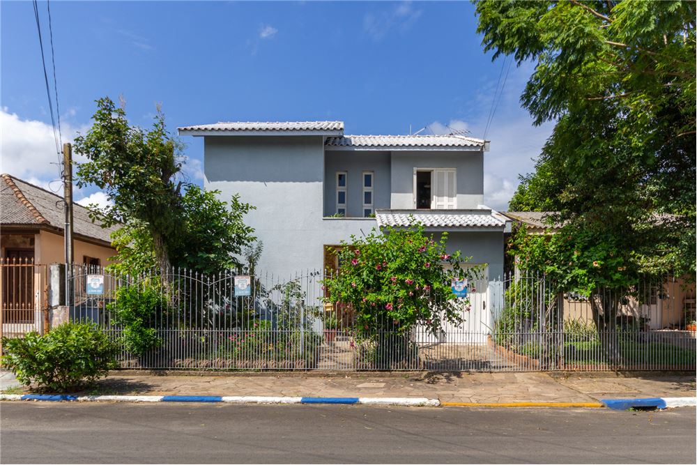 Casa à venda com 5 quartos, 320m² - Foto 1