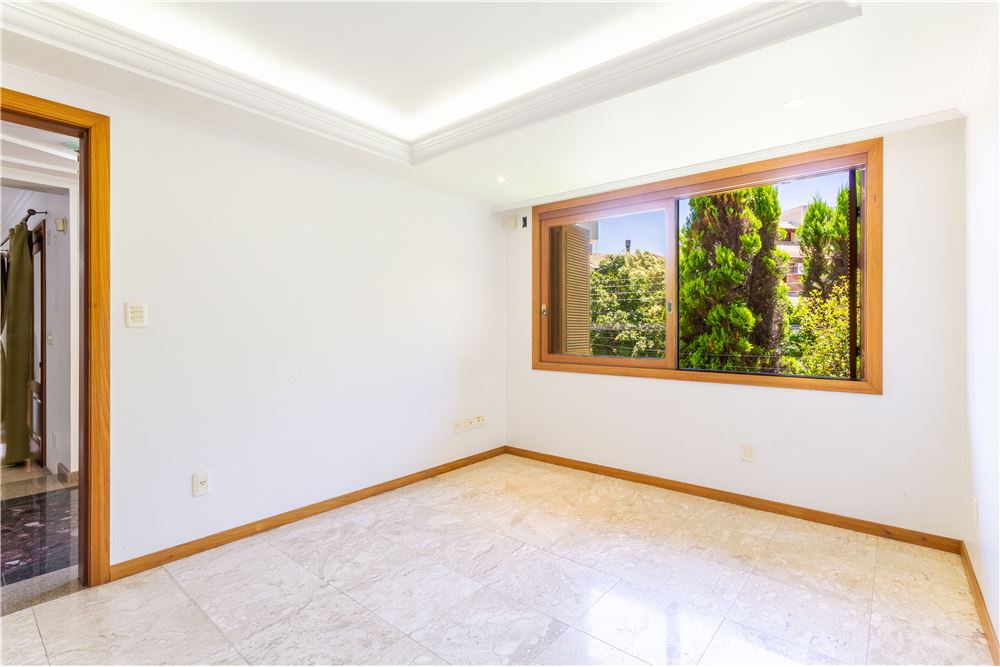 Casa para alugar com 4 quartos, 600m² - Foto 6