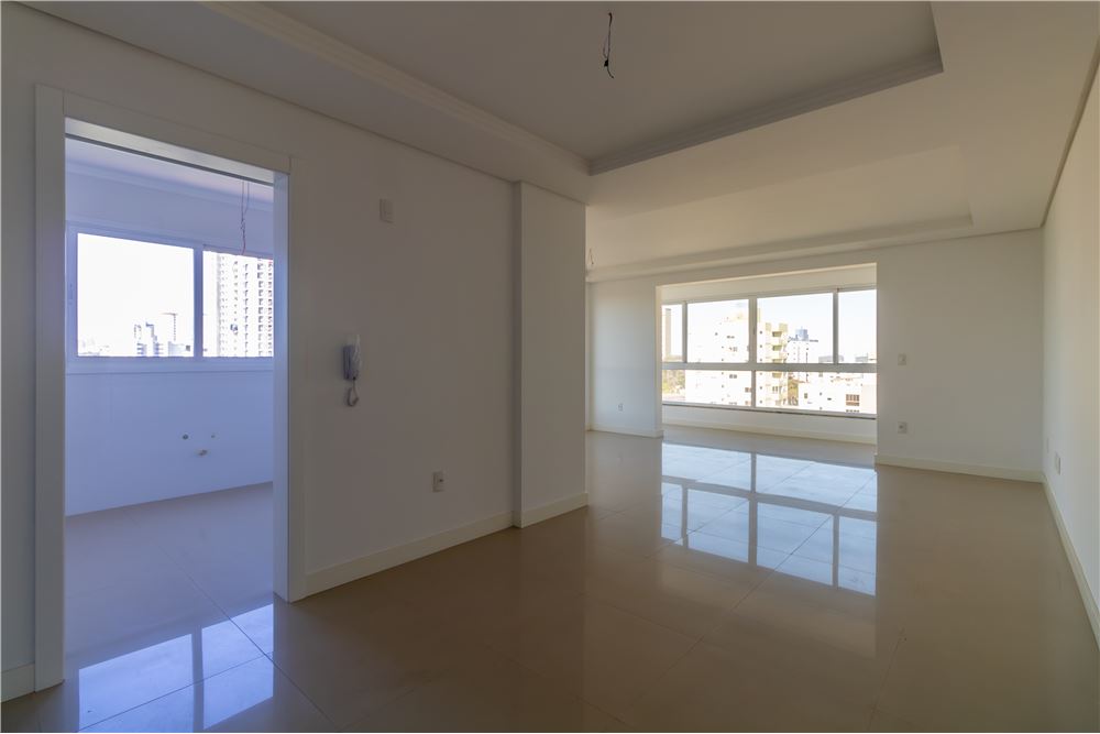 Apartamento à venda com 3 quartos, 134m² - Foto 2