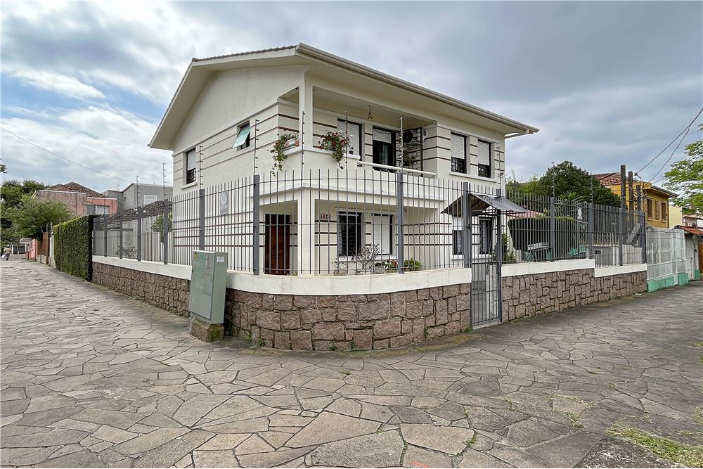 Casa à venda com 4 quartos, 271m² - Foto 3