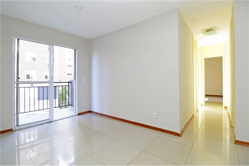 Apartamento à venda com 3 quartos, 68m² - Foto 2