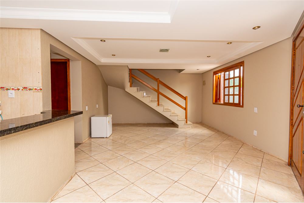 Casa à venda com 3 quartos, 132m² - Foto 1