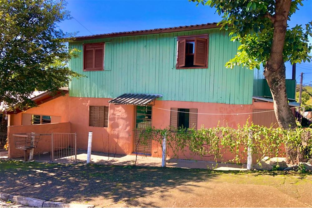 Casa à venda com 6 quartos, 300m² - Foto 3