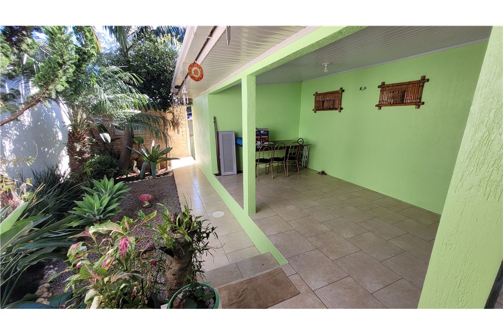 Casa à venda com 3 quartos, 300m² - Foto 2