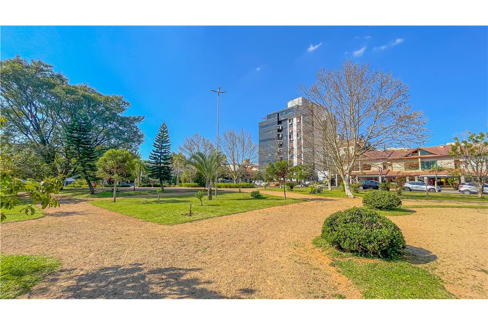 Casa à venda com 3 quartos, 288m² - Foto 2