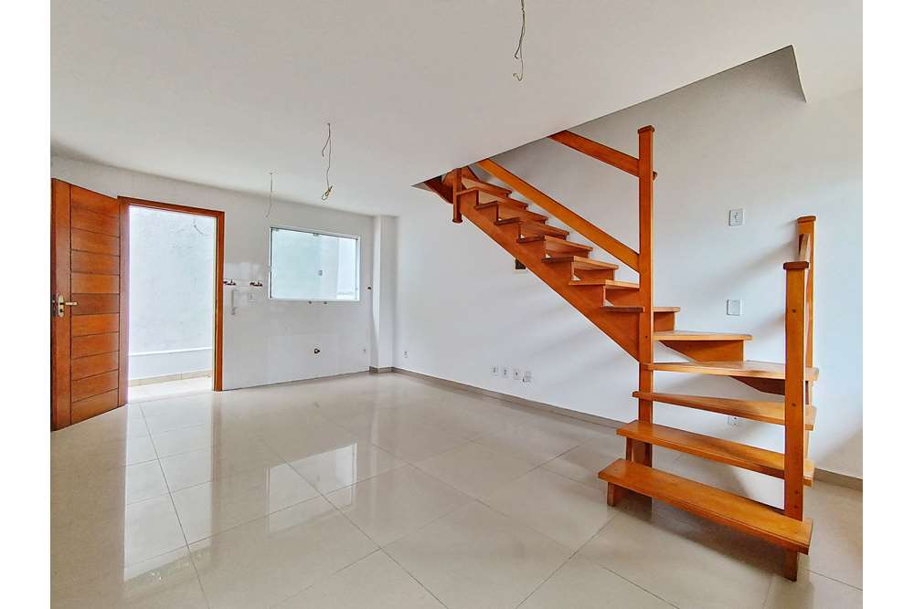 Casa à venda com 2 quartos, 81m² - Foto 1