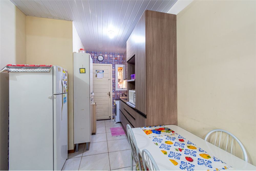 Casa à venda com 2 quartos, 45m² - Foto 4