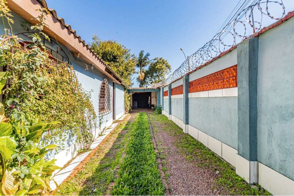 Casa à venda com 3 quartos, 300m² - Foto 2