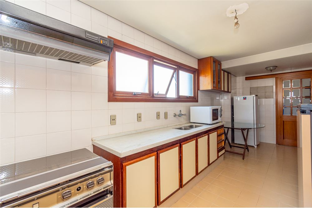 Apartamento à venda com 3 quartos, 156m² - Foto 4