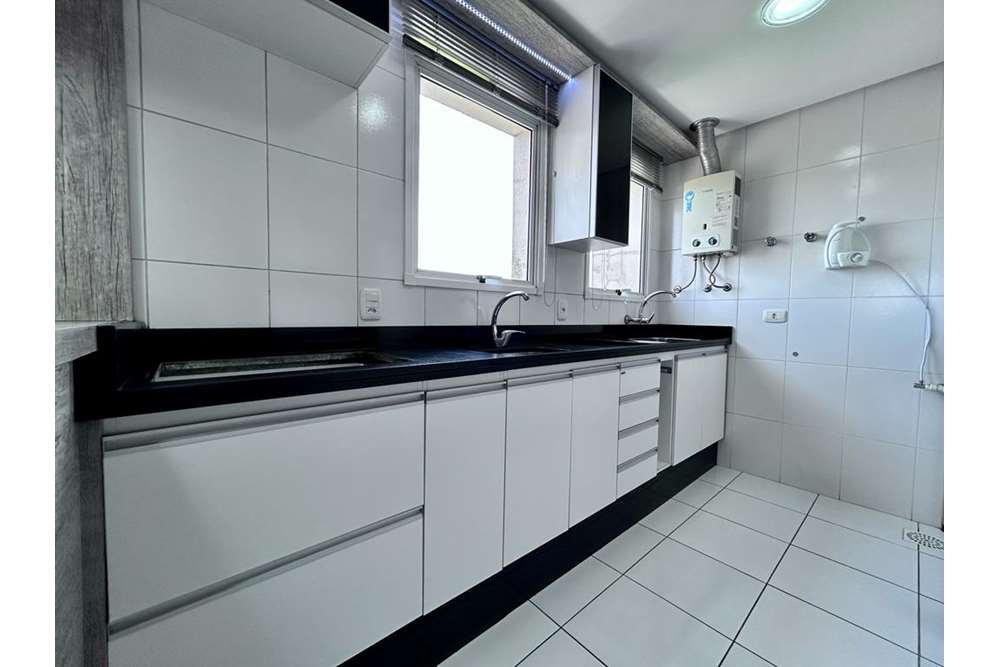 Apartamento à venda com 2 quartos, 72m² - Foto 2