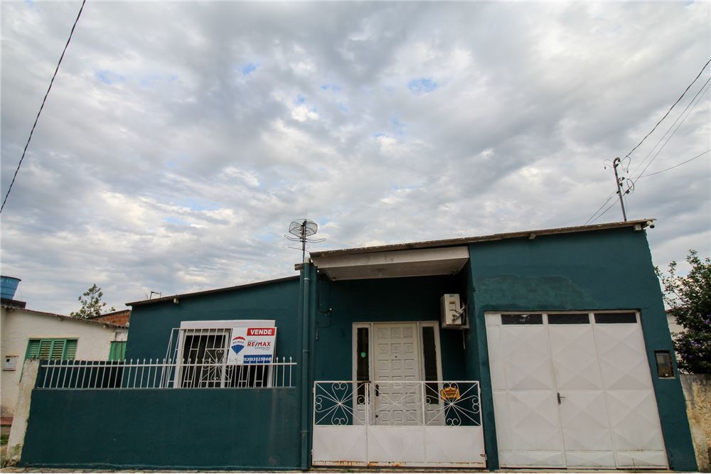 Casa à venda com 2 quartos, 200m² - Foto 1