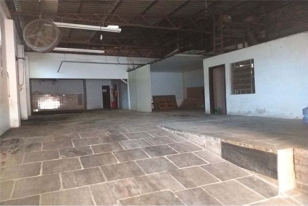 Casa à venda com 3 quartos, 400m² - Foto 3