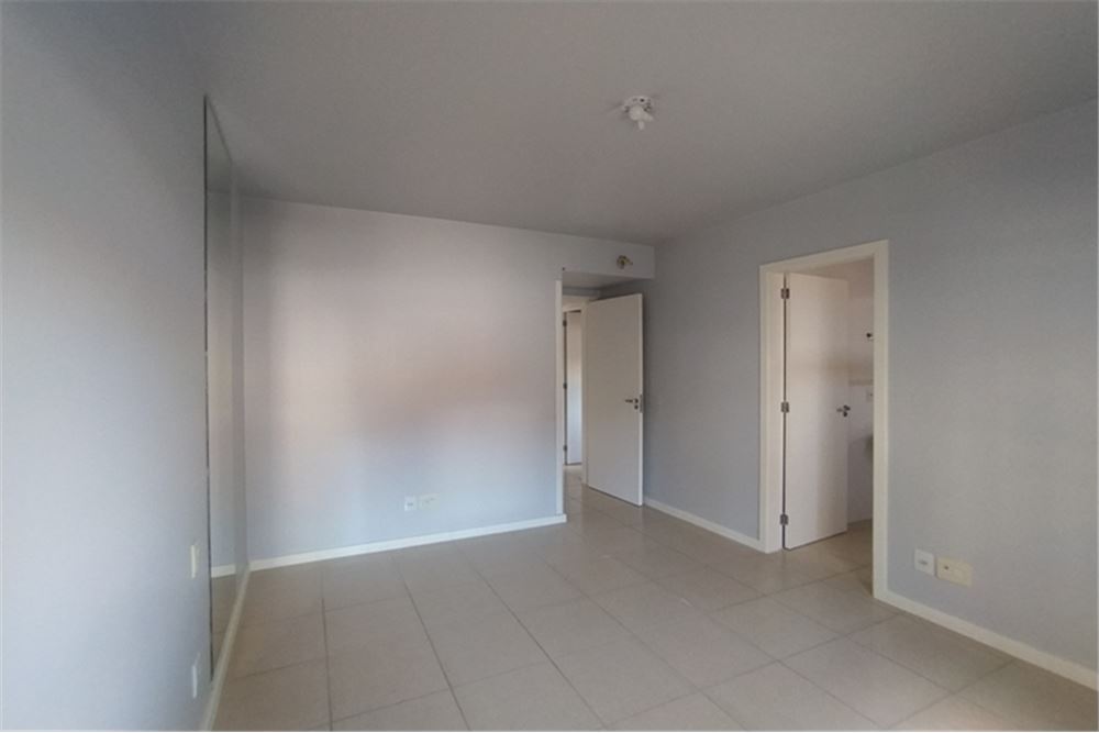 Apartamento para alugar com 3 quartos, 137m² - Foto 13