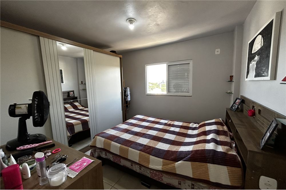 Apartamento à venda com 2 quartos, 70m² - Foto 2