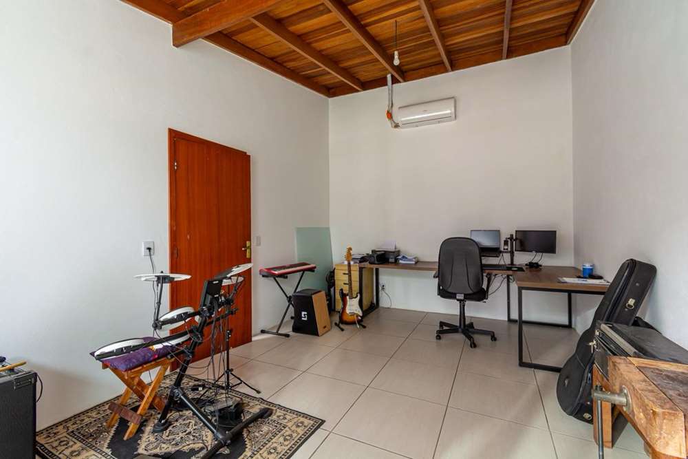 Casa à venda com 3 quartos, 300m² - Foto 3