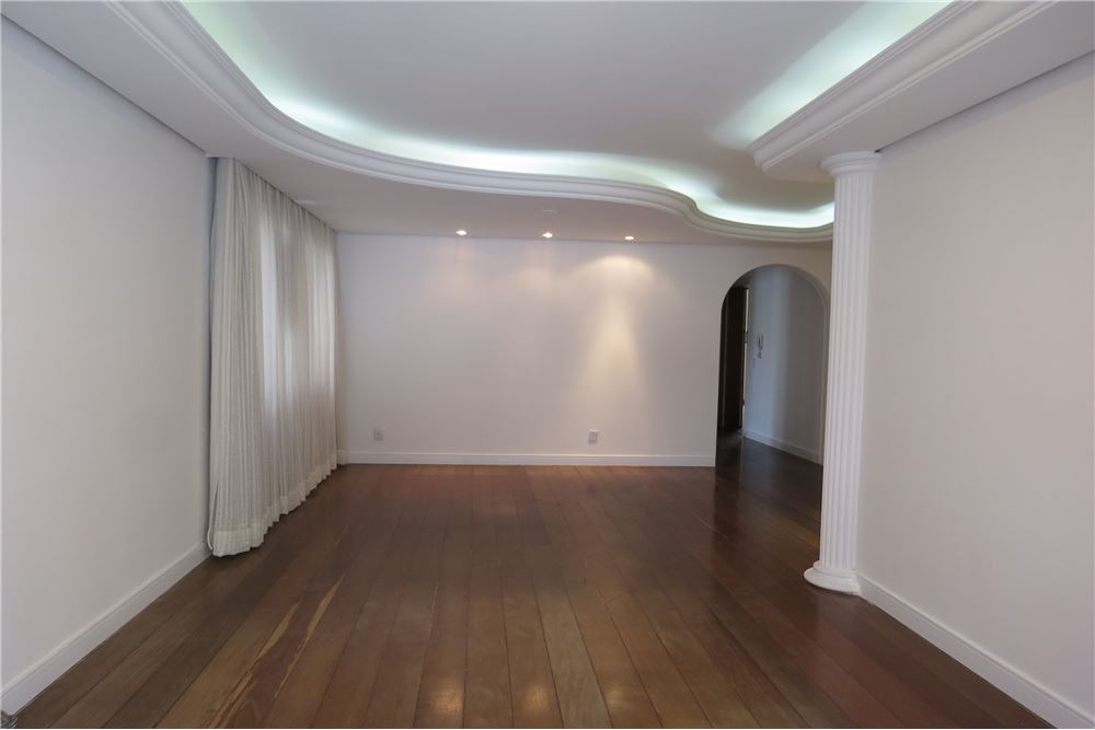 Apartamento à venda com 3 quartos, 223m² - Foto 2