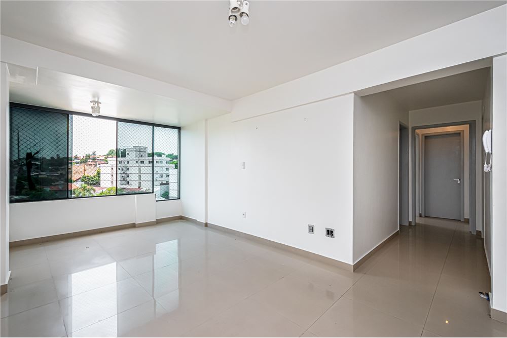 Apartamento à venda com 3 quartos, 136m² - Foto 2