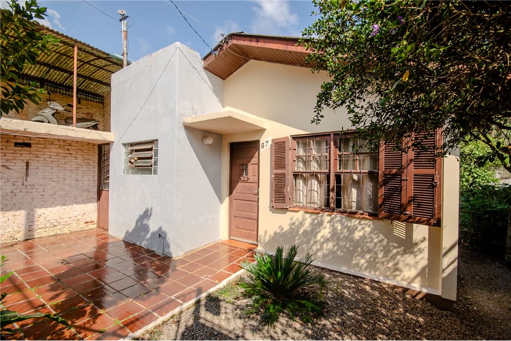 Casa à venda com 2 quartos, 300m² - Foto 2