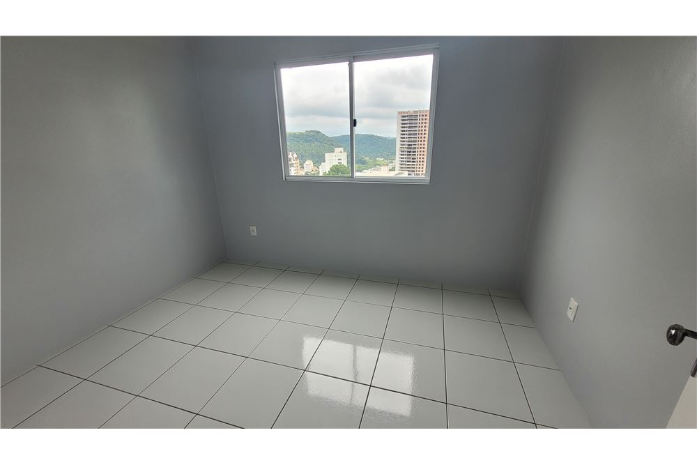 Apartamento à venda com 2 quartos, 65m² - Foto 3