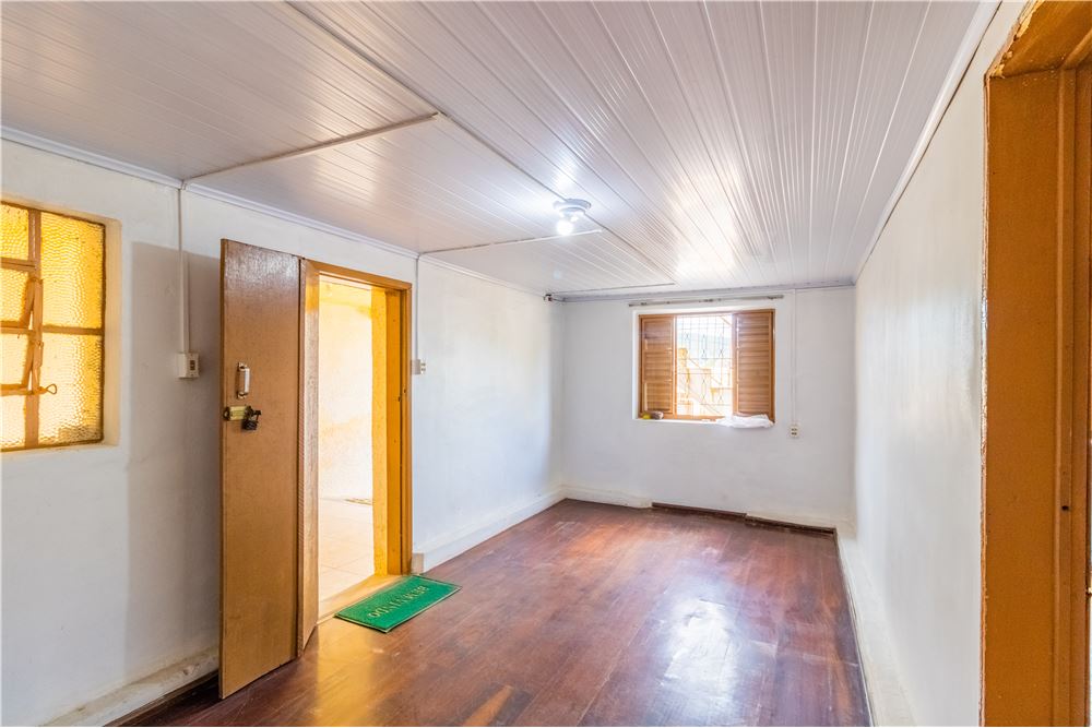 Casa à venda com 5 quartos, 200m² - Foto 3