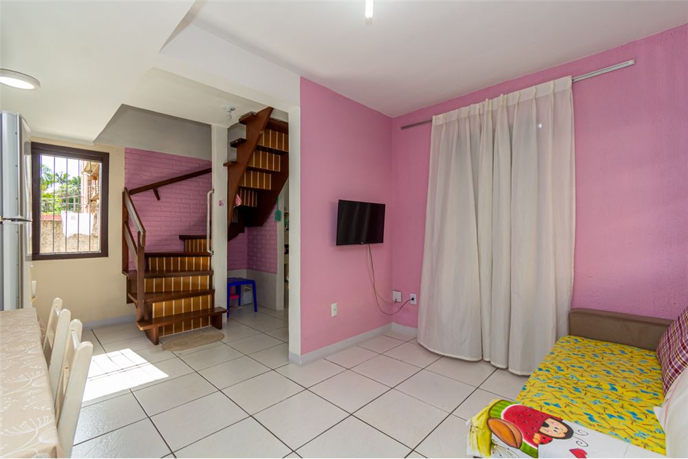 Casa à venda com 3 quartos, 74m² - Foto 2