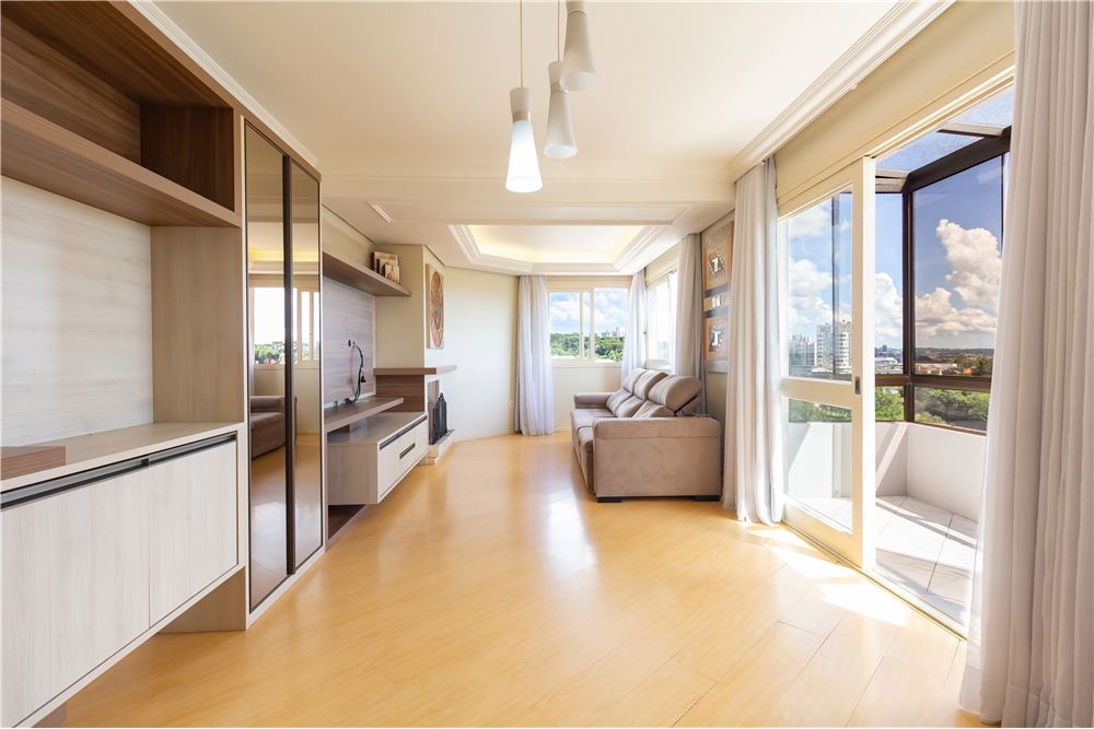 Apartamento à venda com 3 quartos, 121m² - Foto 1