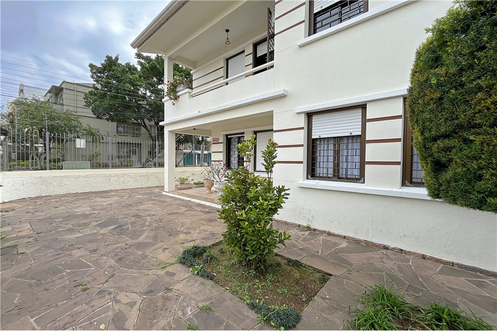 Casa à venda com 4 quartos, 271m² - Foto 2