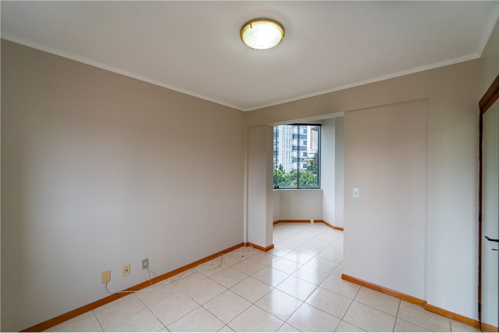 Apartamento à venda com 3 quartos, 197m² - Foto 17