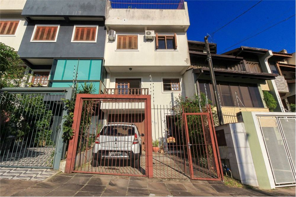 Casa à venda com 3 quartos, 221m² - Foto 2