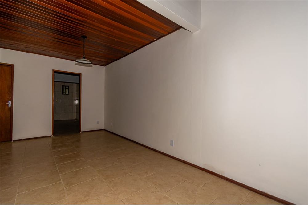 Casa à venda com 2 quartos, 53m² - Foto 4