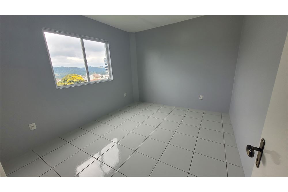 Apartamento à venda com 2 quartos, 65m² - Foto 2