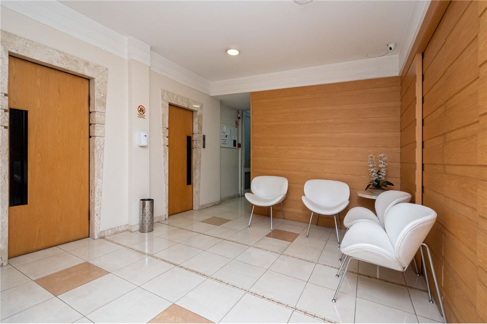 Apartamento à venda com 2 quartos, 115m² - Foto 2