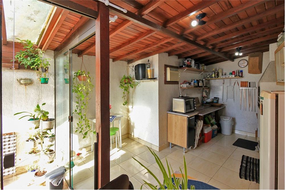 Casa à venda com 3 quartos, 221m² - Foto 12