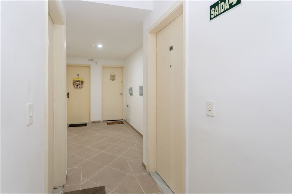 Apartamento à venda com 2 quartos, 76m² - Foto 4