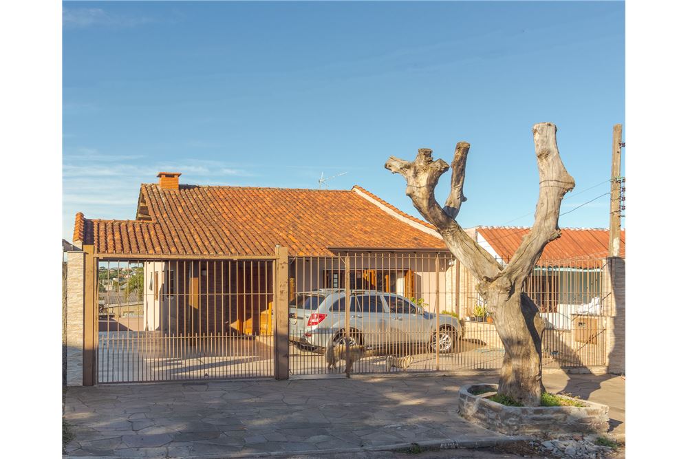 Casa à venda com 3 quartos, 300m² - Foto 1