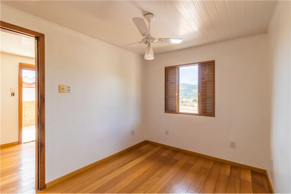 Casa à venda com 5 quartos, 200m² - Foto 17